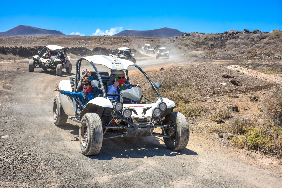 catamaran-to-lobos-buggy-tour-fuerteventura_3_l